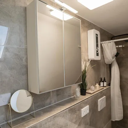 Апартаменты Feel Good Homes Ruhig-klimaanlage-wlan-regendusche