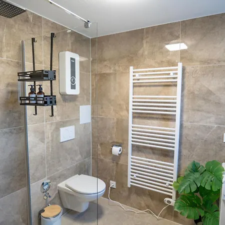 Feel Good Homes Ruhig-klimaanlage-wlan-regendusche Апартаменты *